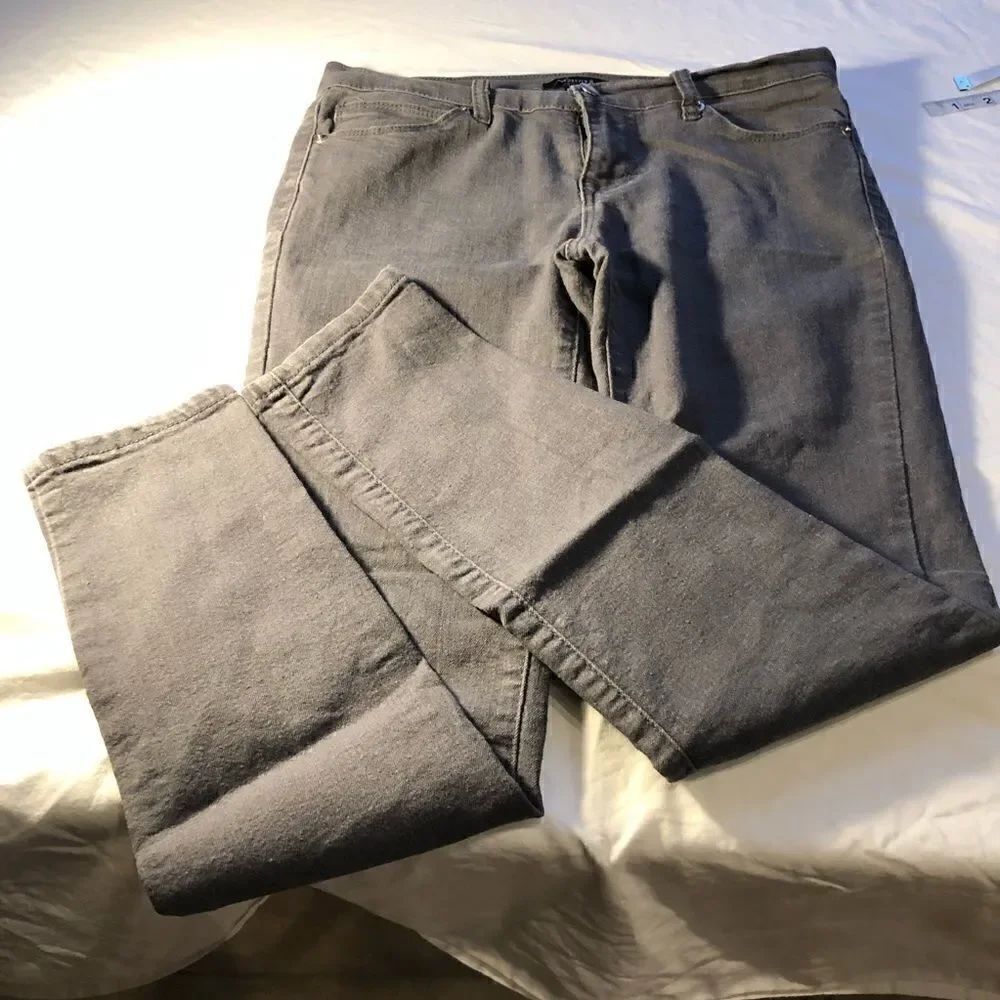 Forever 21 Jegging Gray Size 27